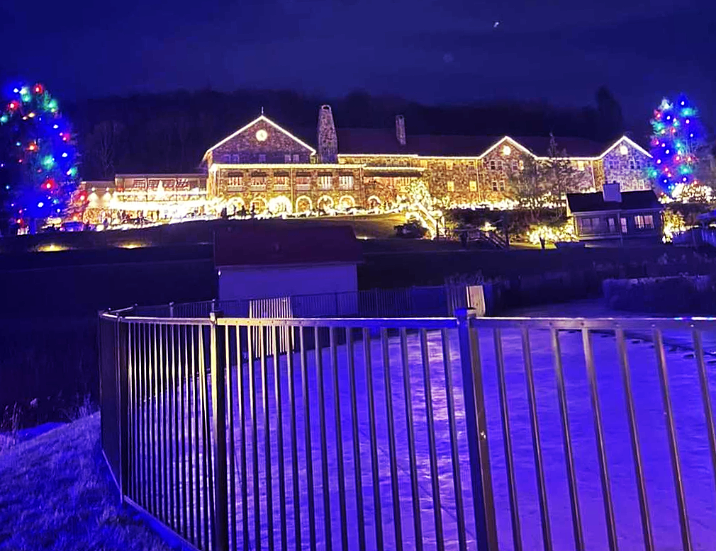 exterior picture of Mountain Lake Lodge with holiday lights